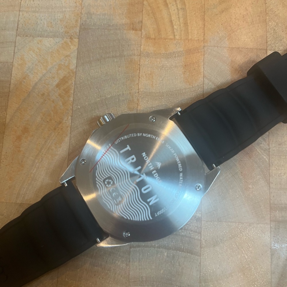 New ( Sale Sale. ) MAKE OFFER North Edge Diving Black Solar Watch. Will accept - Picture 4 of 6